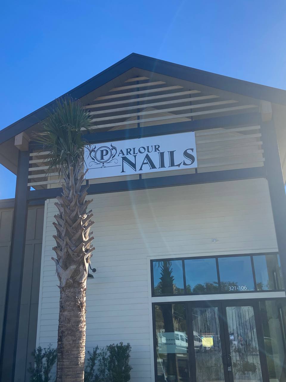 Parlour Nails logo